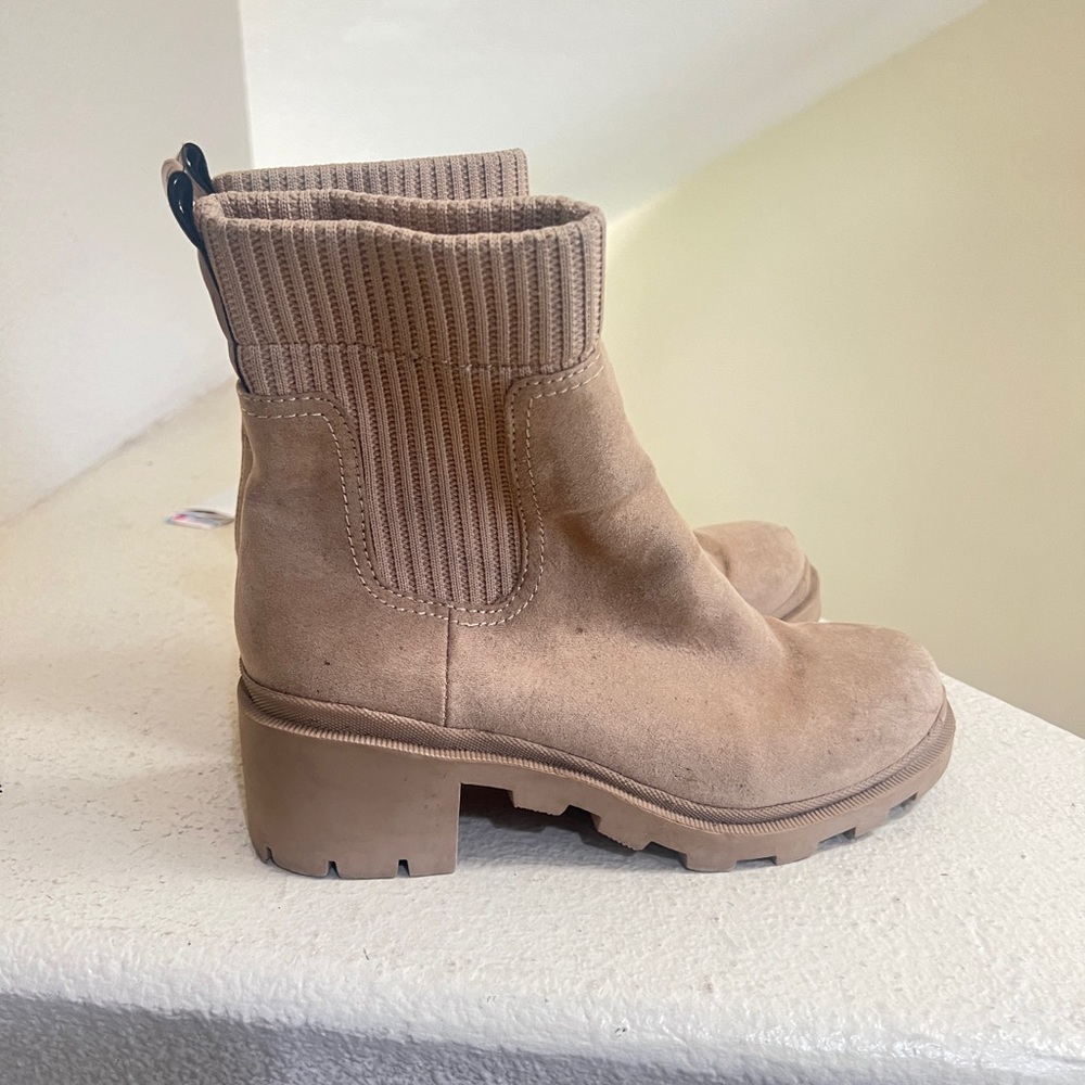 Steve Madden women size 8.5 Suede Lug Sole Booties boots chunky street - Picture 3 of 12